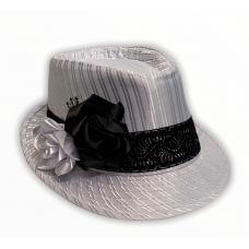 Chap&eacute;u Panam&aacute; Branco Com Faixa Preta C/ Flor Branca E Preta C/ Pingente Tridente De Pomba Gira