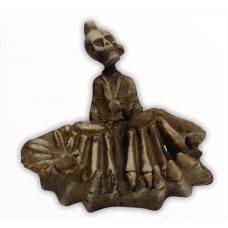 Cinzeiro Caveira  (M&atilde;o Aberta) Em Resina 10 Cm